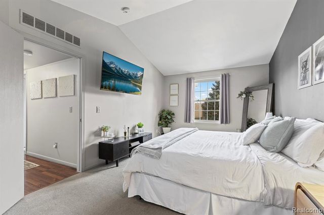 13886 Watersway Drive, Gibraltar, MI 48173