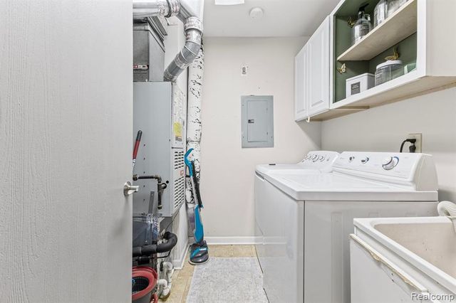 13886 Watersway Drive, Gibraltar, MI 48173