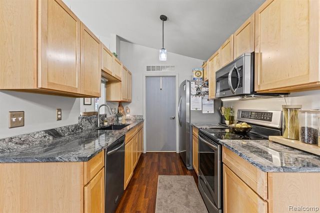 13886 Watersway Drive, Gibraltar, MI 48173