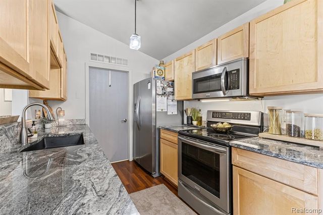 13886 Watersway Drive, Gibraltar, MI 48173