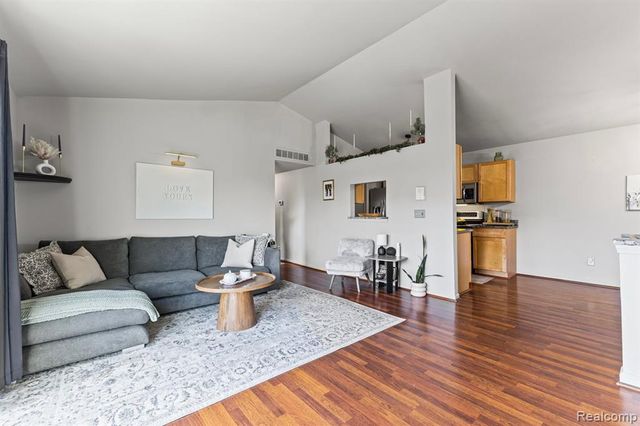 13886 Watersway Drive, Gibraltar, MI 48173