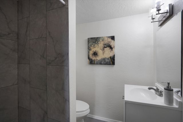 226 Kathryn Avenue SE, Albuquerque, NM 87102