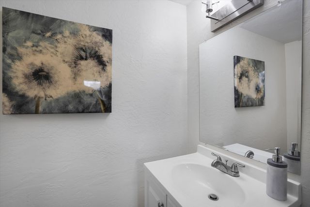 226 Kathryn Avenue SE, Albuquerque, NM 87102