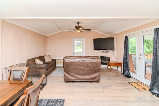 86 Danville Pike, Hustonville, KY 40437