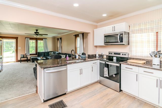 86 Danville Pike, Hustonville, KY 40437