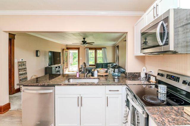 86 Danville Pike, Hustonville, KY 40437