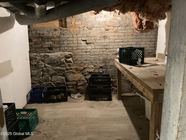 161 6th Avenue, Troy, NY 12180