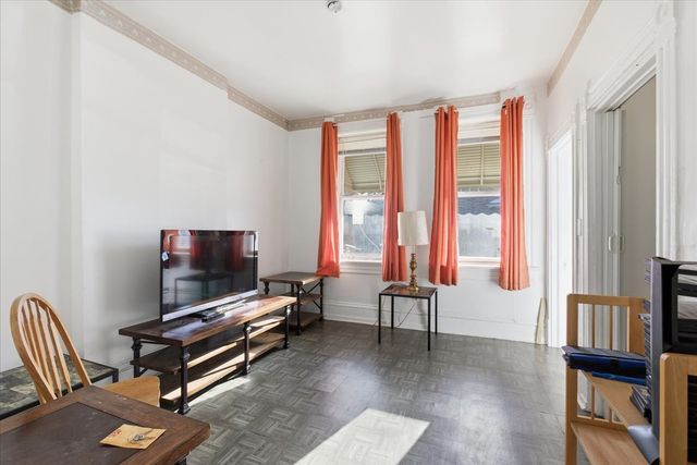 516 W 45th Place, Chicago, IL 60609