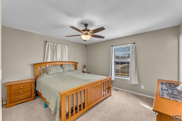 4012 SW 35th TER, Topeka, KS 66614