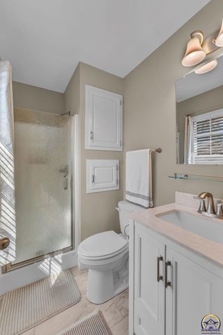 4012 SW 35th TER, Topeka, KS 66614