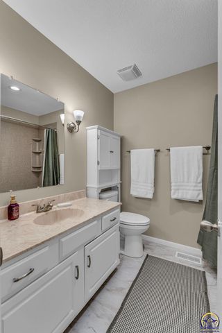 4012 SW 35th TER, Topeka, KS 66614