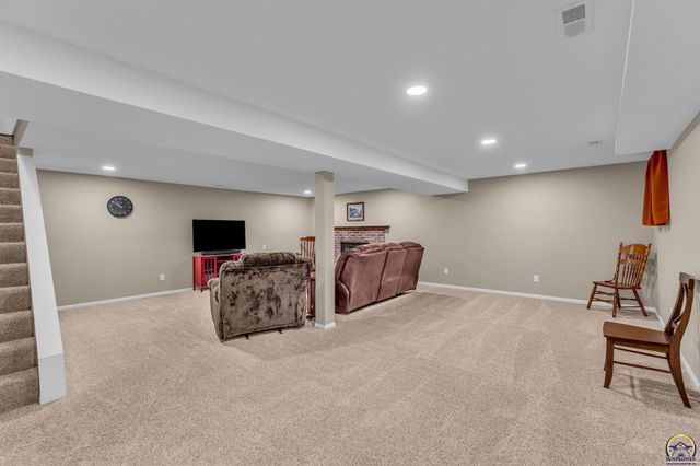 4012 SW 35th TER, Topeka, KS 66614