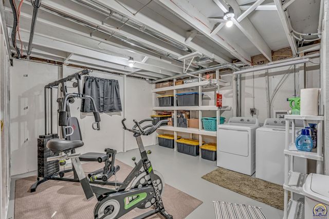 4012 SW 35th TER, Topeka, KS 66614