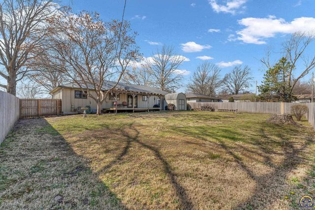 4012 SW 35th TER, Topeka, KS 66614