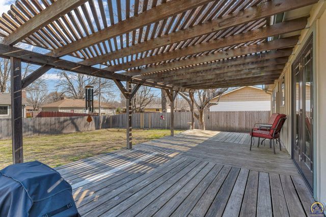 4012 SW 35th TER, Topeka, KS 66614