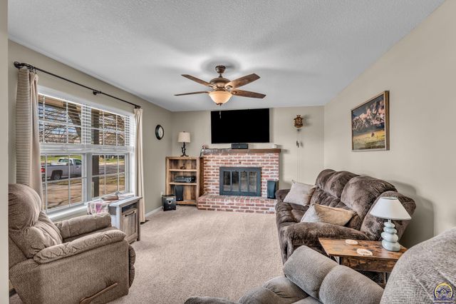 4012 SW 35th TER, Topeka, KS 66614