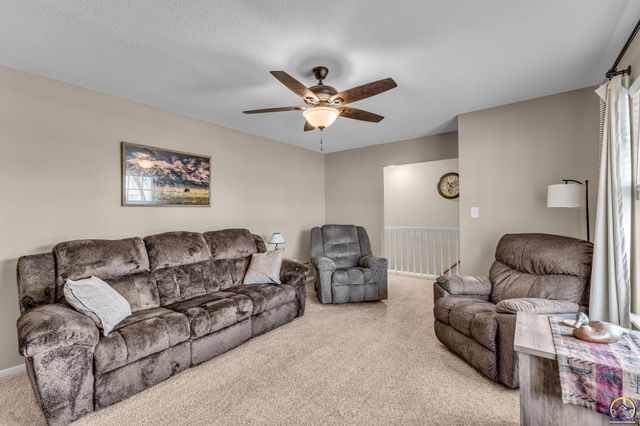 4012 SW 35th TER, Topeka, KS 66614