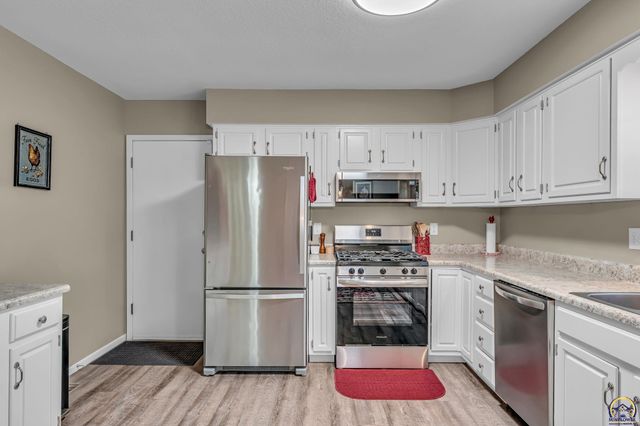 4012 SW 35th TER, Topeka, KS 66614