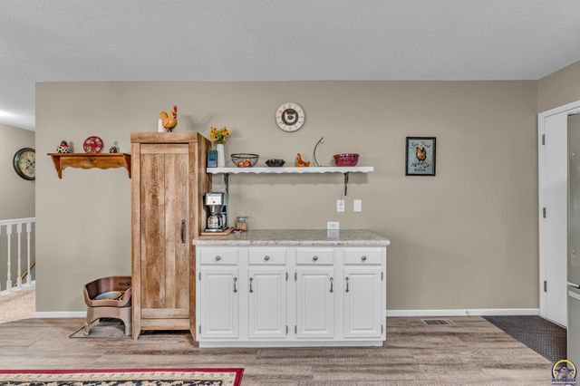 4012 SW 35th TER, Topeka, KS 66614