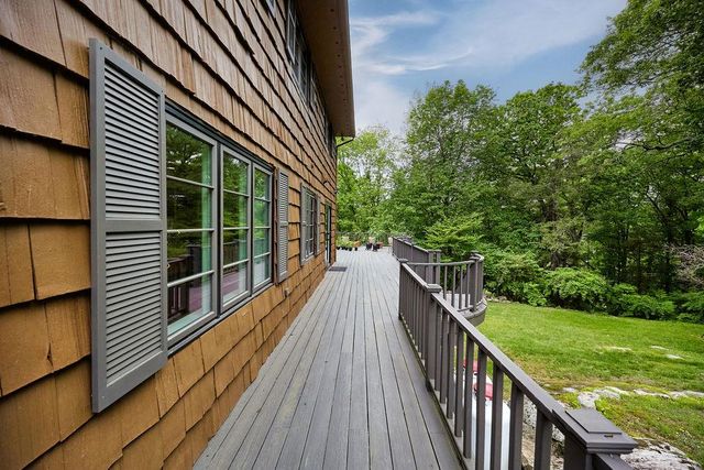 24 Cliff Road, Tuxedo Park, NY 10987