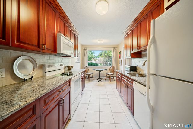 397 Krueger Circle A, Southbury, CT 06488