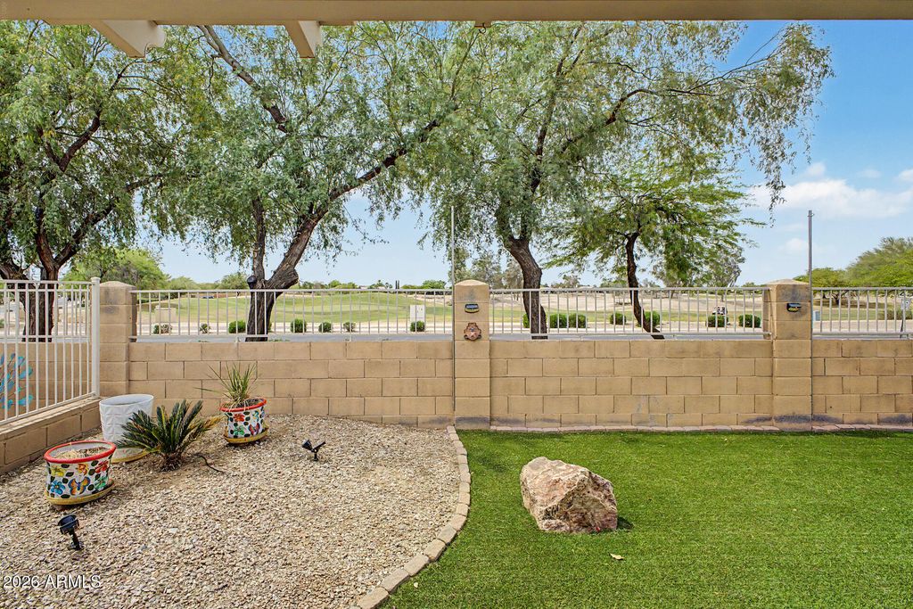 Image 3 of property listing at 115 S BIRDIE Way, Casa Grande, AZ 85194