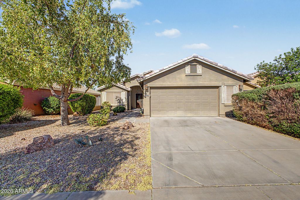 Image 5 of property listing at 115 S BIRDIE Way, Casa Grande, AZ 85194