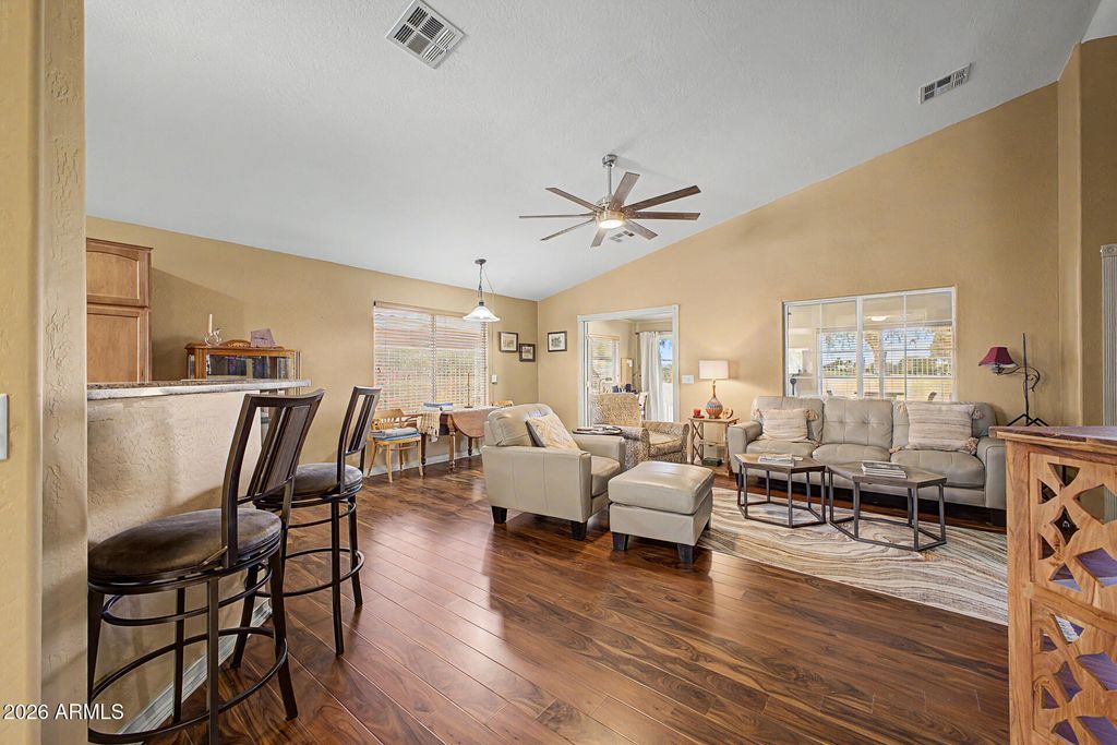 Image 9 of property listing at 115 S BIRDIE Way, Casa Grande, AZ 85194