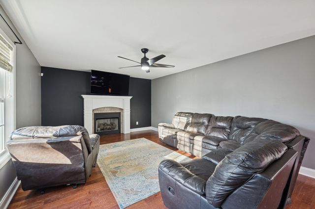 3742 Crisscross Ct, Clarksville, TN 37040