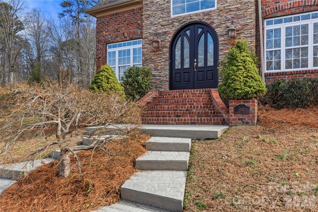 1391 Somerset Cove Drive, Winston Salem, NC 27103