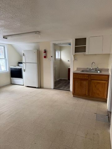 38 Washington Street, Claremont, NH 03743