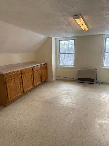 38 Washington Street, Claremont, NH 03743