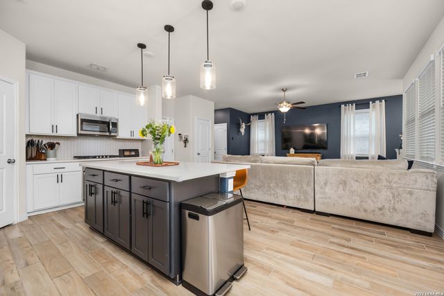 2043 cowan, New Braunfels, TX 78132