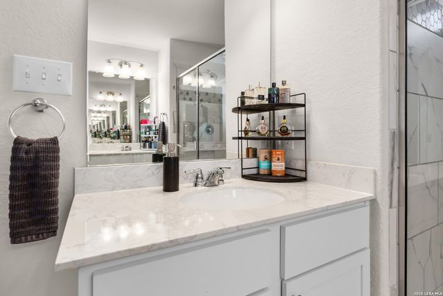 2043 cowan, New Braunfels, TX 78132