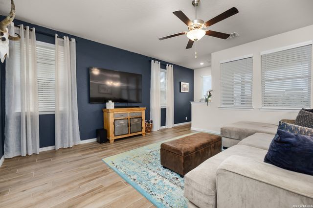 2043 cowan, New Braunfels, TX 78132