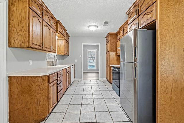 3765 OAKHURST AVE, Millington, TN 38053