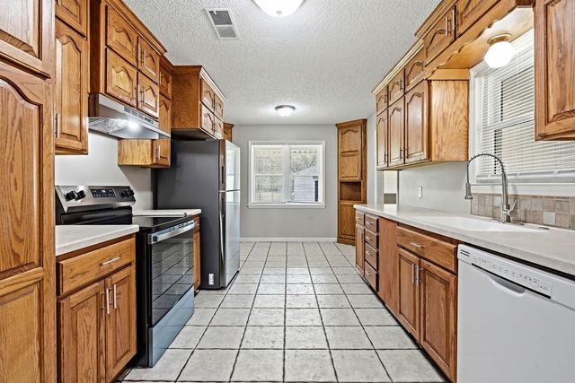 3765 OAKHURST AVE, Millington, TN 38053