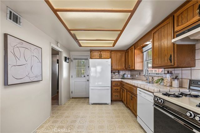 15974 Hawthorne, Fontana, CA 92335