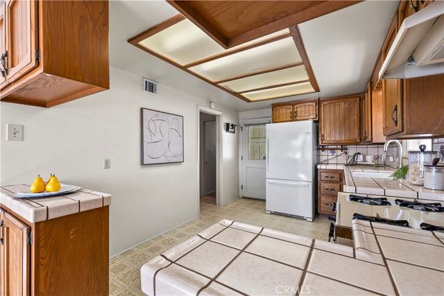 15974 Hawthorne, Fontana, CA 92335