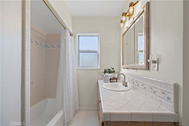 15974 Hawthorne, Fontana, CA 92335