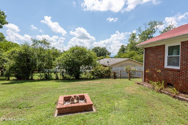 100 Shawnee Drive, Maryville, TN 37804