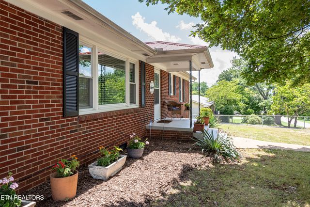 100 Shawnee Drive, Maryville, TN 37804