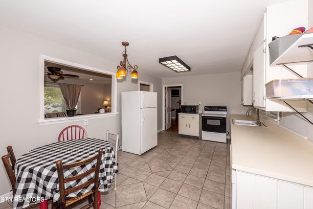 100 Shawnee Drive, Maryville, TN 37804