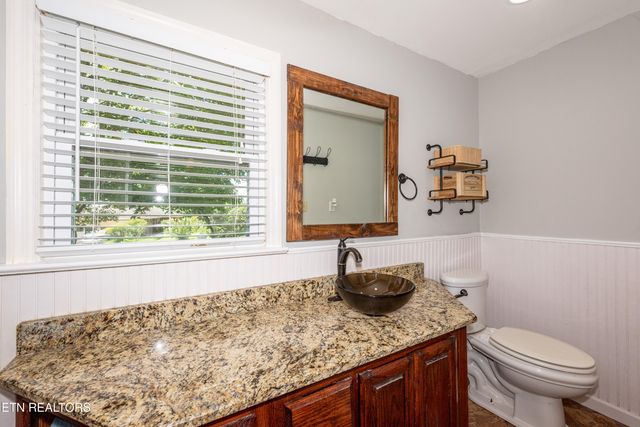 100 Shawnee Drive, Maryville, TN 37804