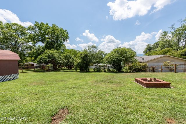100 Shawnee Drive, Maryville, TN 37804