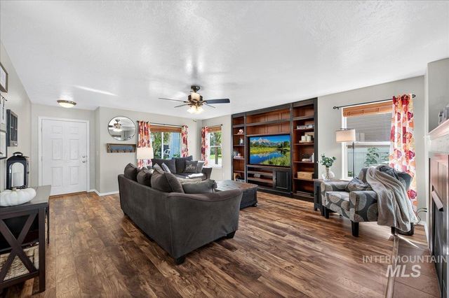 6287 Silver Elm Way, Meridian, ID 83646