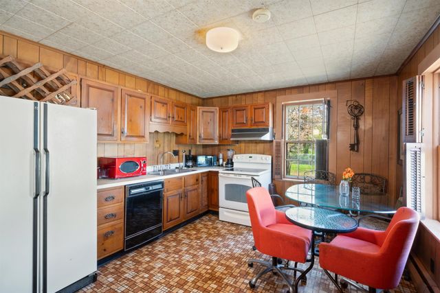 29 Woodstock Avenue, Rutland City, VT 05701