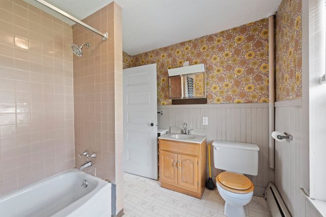 29 Woodstock Avenue, Rutland City, VT 05701