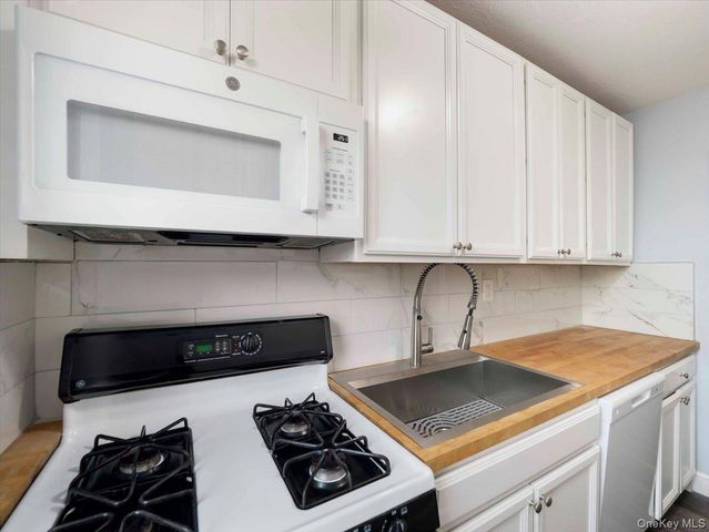 3 Sadore Ln 4P, Yonkers, NY 10710