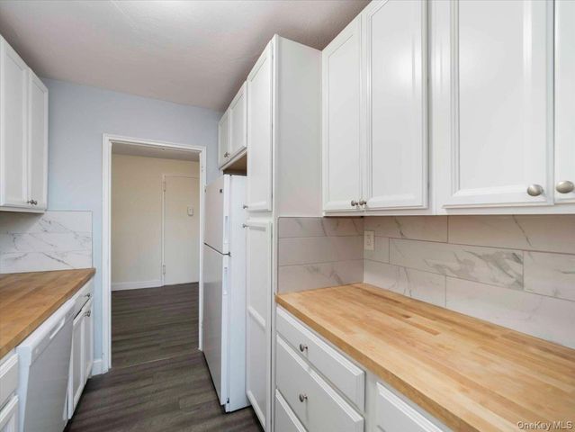 3 Sadore Ln 4P, Yonkers, NY 10710